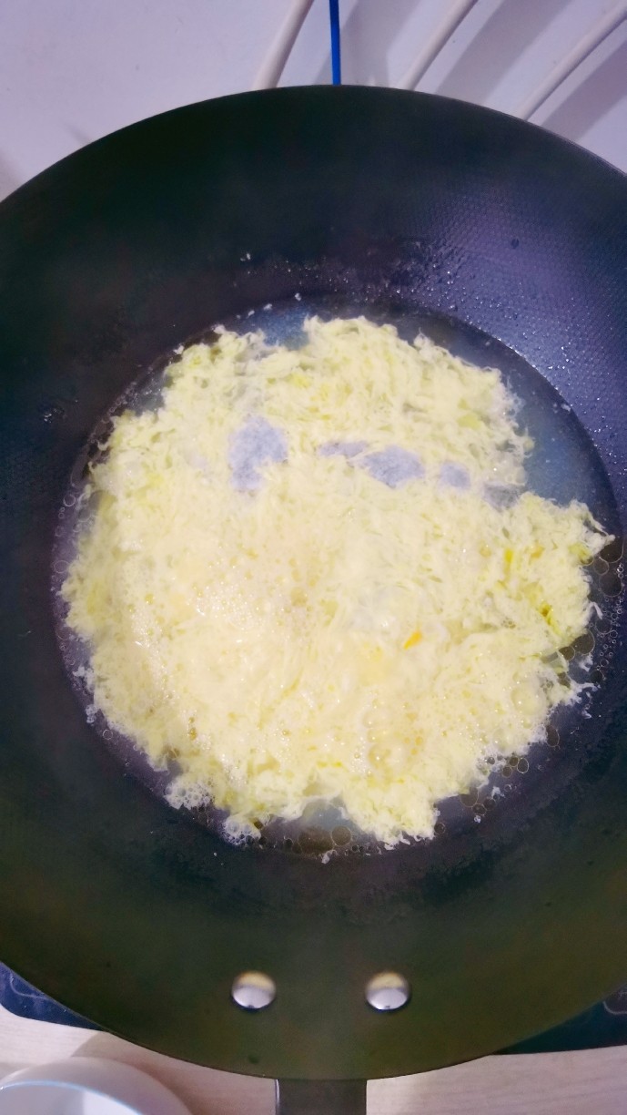 紫菜鸡蛋汤,倒入鸡蛋液