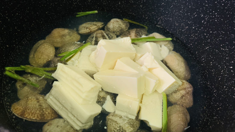 花蛤豆腐汤,加豆腐；