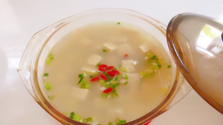 牡蛎豆腐汤,<a style='color:red;display:inline-block;' href='/shicai/ 193'>牡蛎</a>豆腐汤。