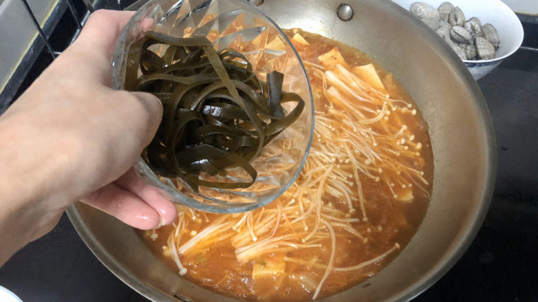花蛤豆腐汤➕韩式花蛤豆腐汤,加入海带丝，