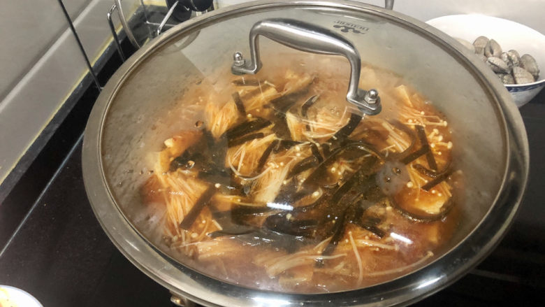 花蛤豆腐汤➕韩式花蛤豆腐汤,小火炖煮3分钟