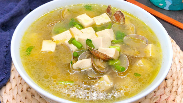 花蛤豆腐汤,这个汤真的好鲜美，一定要尝尝看
