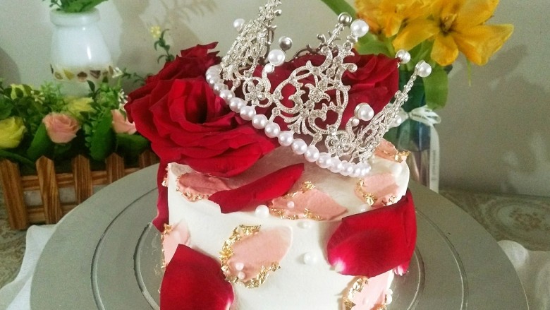 鲜花皇冠蛋糕,装饰在蛋糕上