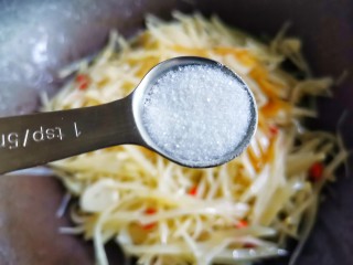 醋溜土豆丝,1小勺盐。