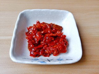 香辣皮皮虾,郫县豆瓣酱剁碎一点。