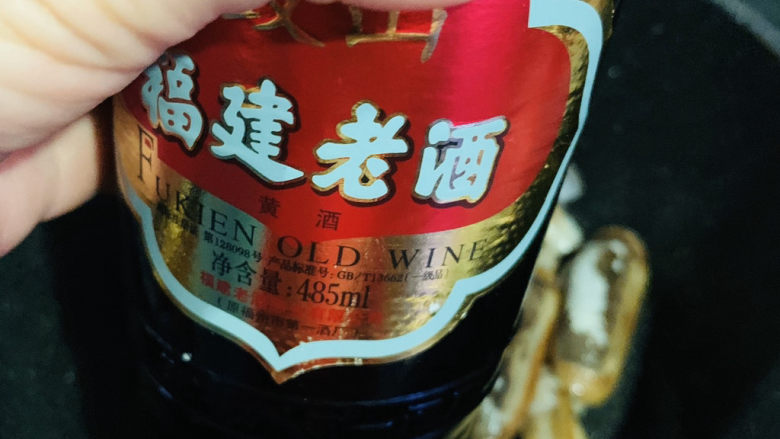 葱油蛏子,加些<a style='color:red;display:inline-block;' href='/shicai/ 718'>料酒</a>；