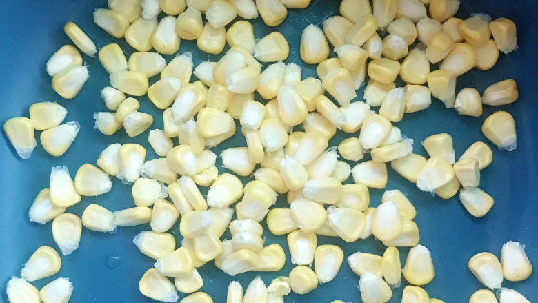 玉米炒饭,玉米剥粒
