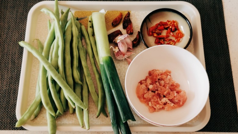 干煸芸豆,食材准备好