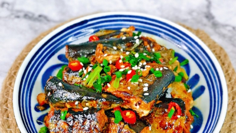 红烧秋刀鱼,简单快手家常菜，好吃又营养。