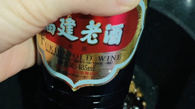 凉拌香椿,加<a style='color:red;display:inline-block;' href='/shicai/ 718'>料酒</a>；