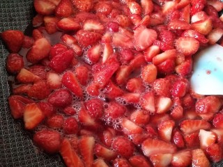 草莓酱,不停搅拌