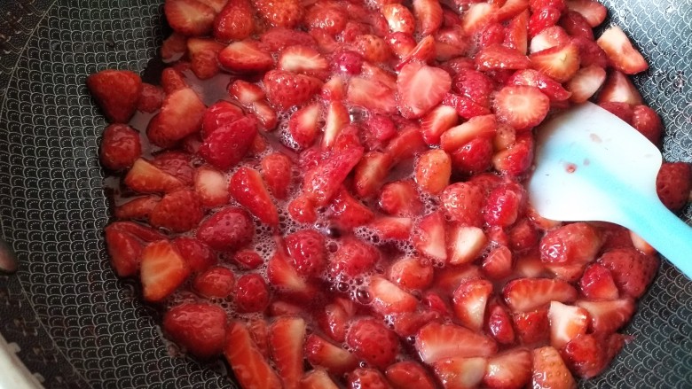 草莓酱,不停搅拌