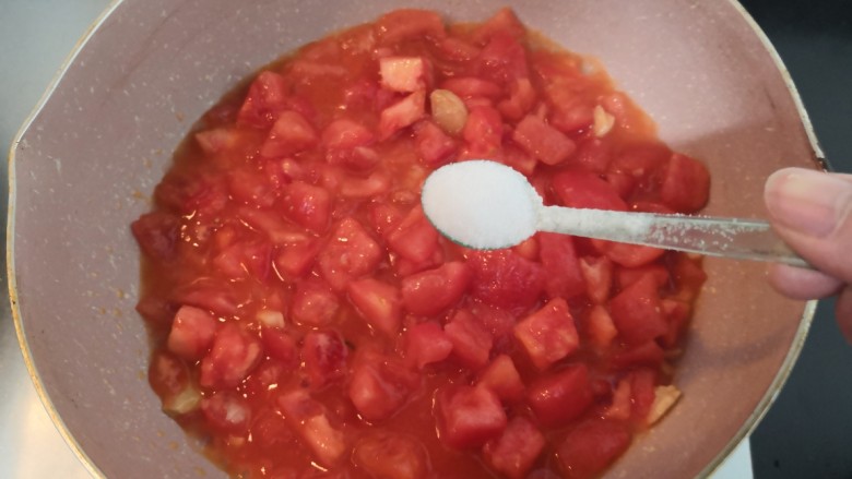番茄黑鱼片,加入5克盐