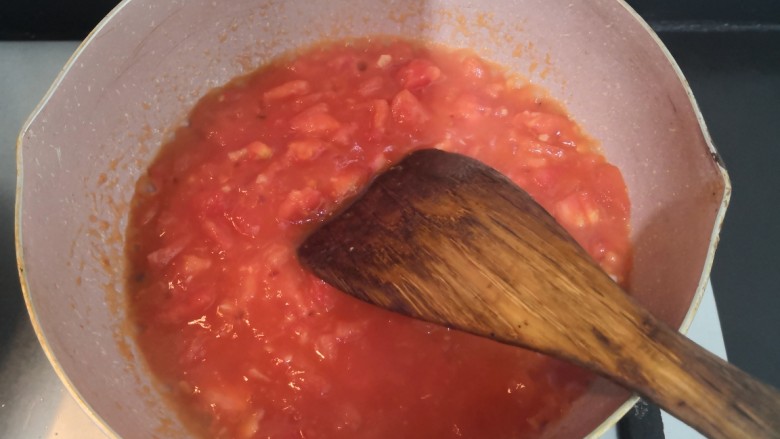 番茄黑鱼片,再次翻炒，至番茄出汁，浓稠