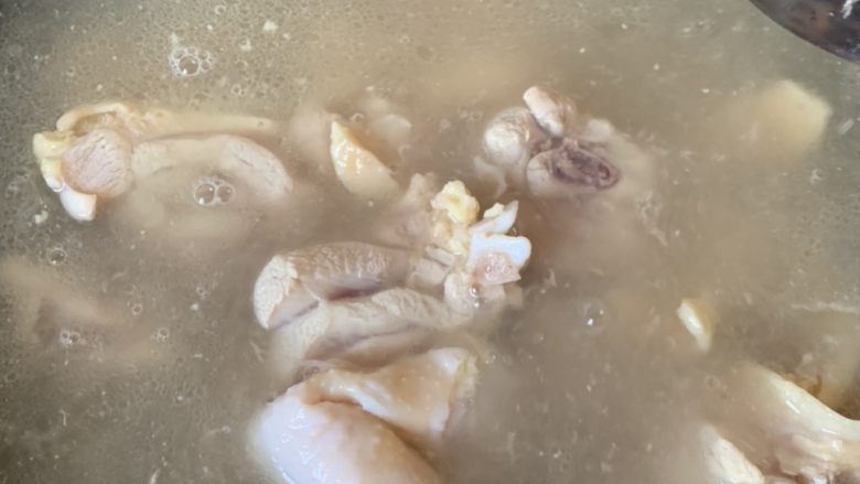 东北菜之小鸡炖蘑菇土豆,下锅