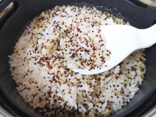 藜麦脱糖饭,香喷喷的藜麦脱糖饭，看一下米饭，粒粒分明。