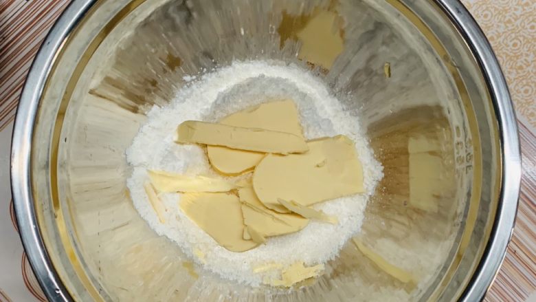 零失败老婆饼,加入外皮份量里的黄油。
