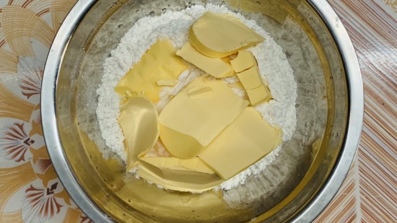 零失败老婆饼,加入酥油份量里的黄油。