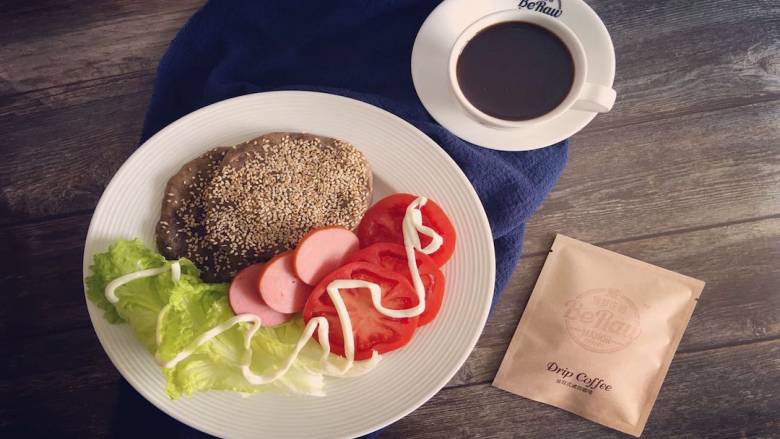 原创|燕麦定餐健身减脂薄饼,搭配上自己喜欢的蔬菜和肉类，燕麦薄饼+黑咖啡的简餐就做好了；