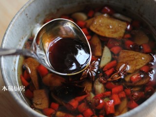 酸辣黄瓜条,喜欢鲜味的可以在酱汁中放1勺蚝油。蚝油不用加热，更能保持营养。