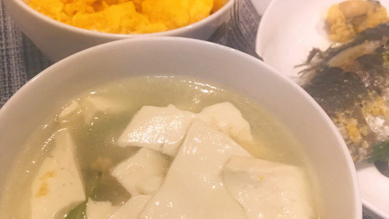鲫鱼豆腐汤,汤好鲜甜，豆腐鱼肉好嫩😁