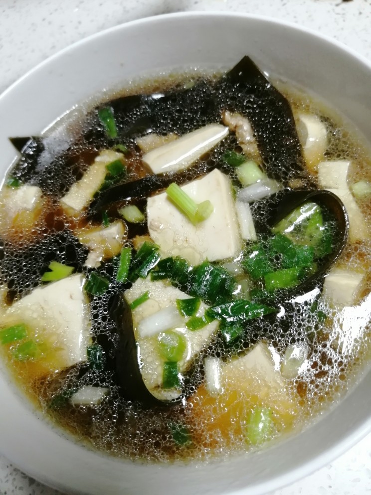 海带豆腐汤,盛出