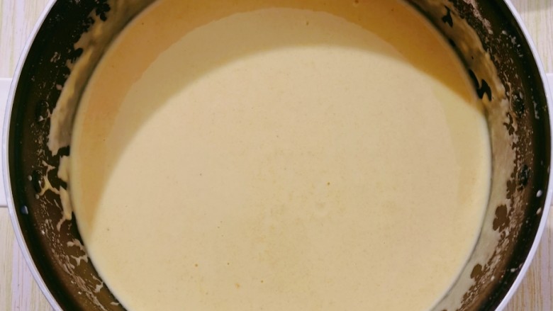 黑加仑奶香玉米饼,搅拌均匀酸奶粘稠