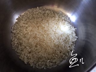 鲜虾干贝粥,准备大米