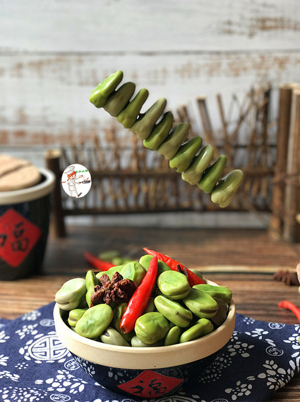 五香蚕豆,用线或是筷子串串吃，就是记忆中的儿时味道