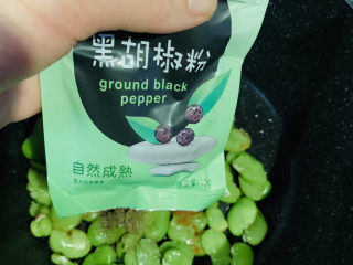 五香蚕豆,黑胡椒粉；