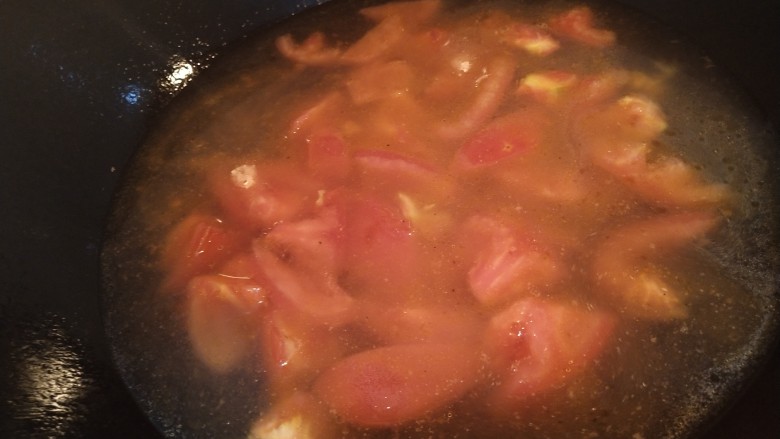 番茄豆腐胡辣汤,加入清水煮开