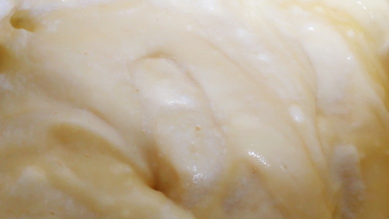 舒芙蕾松饼（平底锅版）,轻轻的翻拌均匀。