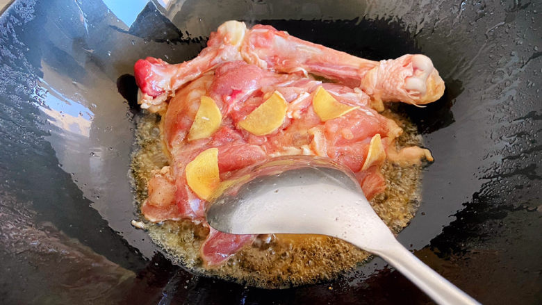照烧鸡胸肉,加入鸡腿肉煎。