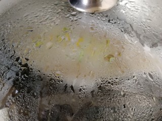 清蒸龙利鱼,放入蒸锅，水开蒸9分钟。