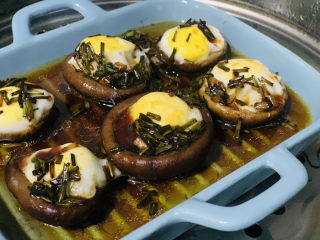 香菇鹌鹑蛋,再放入锅，大火蒸3分钟；