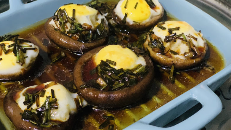 香菇鹌鹑蛋,再放入锅，大火蒸3分钟；