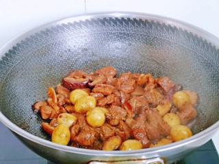 香菇鹌鹑蛋,大火收汁即可关火出锅。