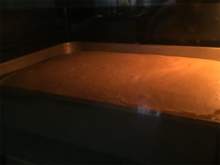数字蛋糕,送入150度预热好的烤箱中开始烘烤，定时约1个小时。