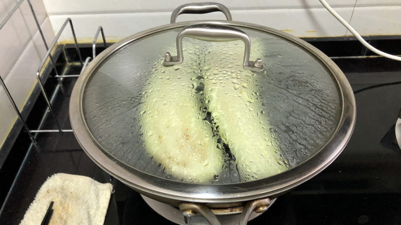 擂椒皮蛋➕擂椒皮蛋茄子,放入蒸锅，水开继续中火蒸10分钟