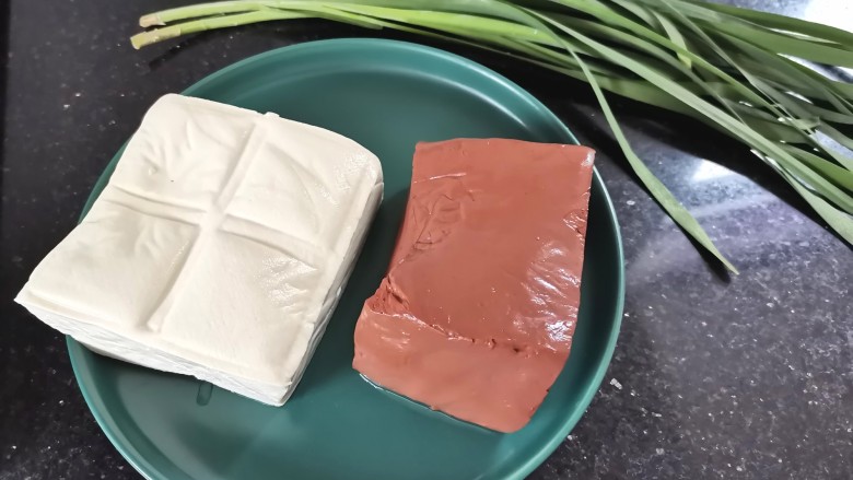 猪血炖豆腐,食材