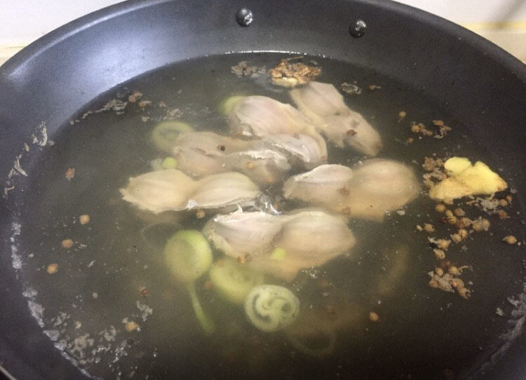 泡椒鸡胗,转中火煮10分钟左右。