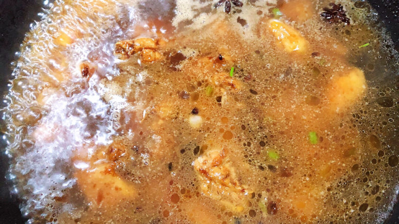 红烧鸭肉,倒入1000ml水，烧开锅后，盖盖儿中火炖30分钟。