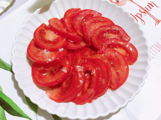 糖拌西红柿,拍一张美美哒图片  拍完就可以吃啦😄