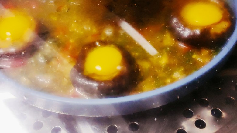 香菇鹌鹑蛋,盖上锅盖