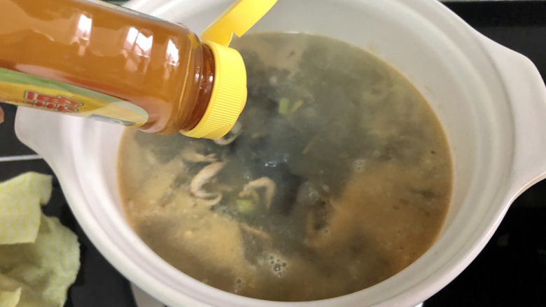 黄瓜皮蛋汤➕春风尔来为阿谁,加入半汤匙太太乐鸡汁，也可以加浓汤宝