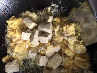豆腐炒鸡蛋,放一点点蚝油