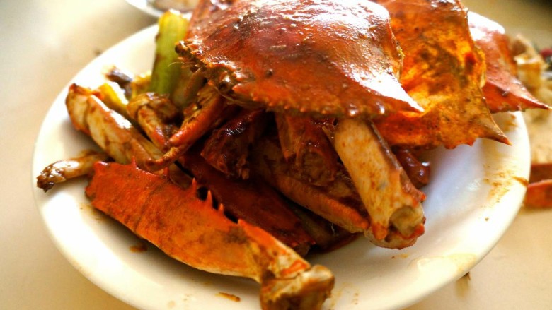 干锅香辣蟹,螃蟹烧熟后本身就带有一些甜味，这也是螃蟹之所以鲜美的原因