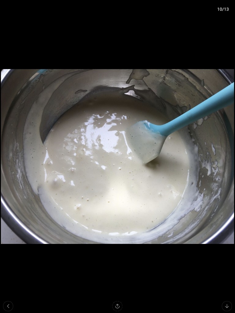 糯米蛋糕,在蛋白糊里面加入蛋黄糊，用搅拌的手法拌均匀