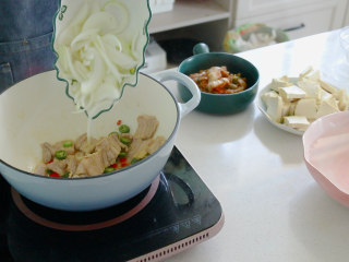辣白菜豆腐汤,洋葱