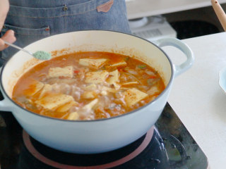 辣白菜豆腐汤,加入蔬菜鸡精
